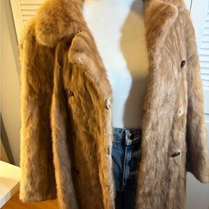 Chestnut fur Elegant Tan Vintage Fur Coat